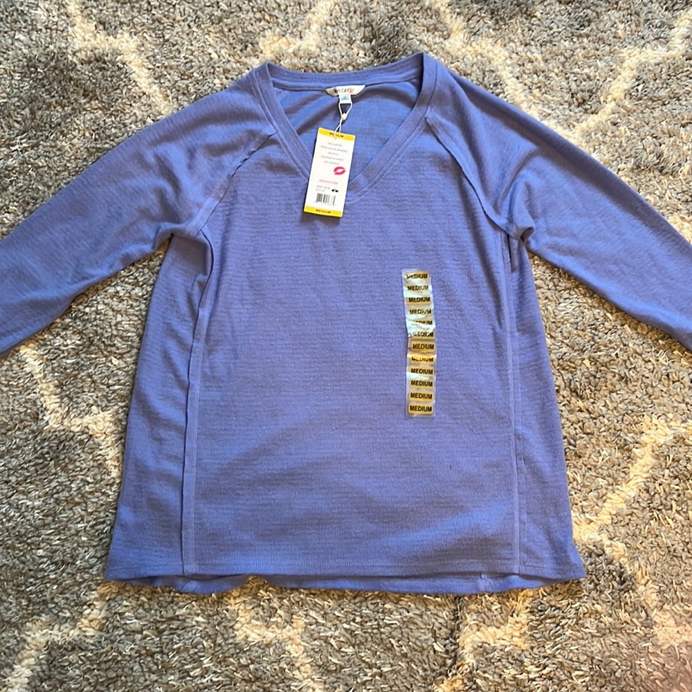 New long sleeve shirt. Super soft!